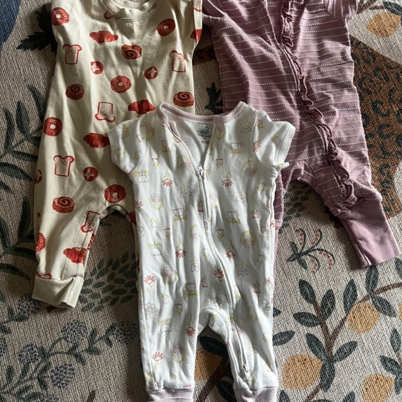 Short-sleeved 0-3 Outfits - Picture 2 of 2